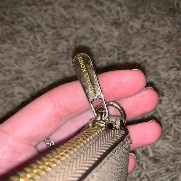 SOLD // Michael Kors Medium Sized Tan Wallet - Picture 3 of 6